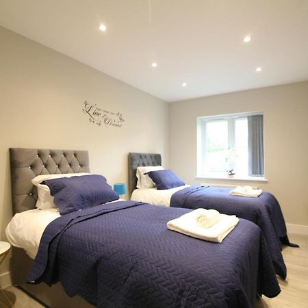 New - Stylish 2 Bed, Farnham Common Appartement Hedgerley Buitenkant foto